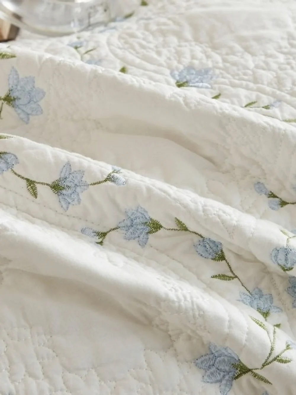 3 PIECE COTTON COVER FLORAL EMBROIDERED COTTAGE QUILT BEDSPREAD SET